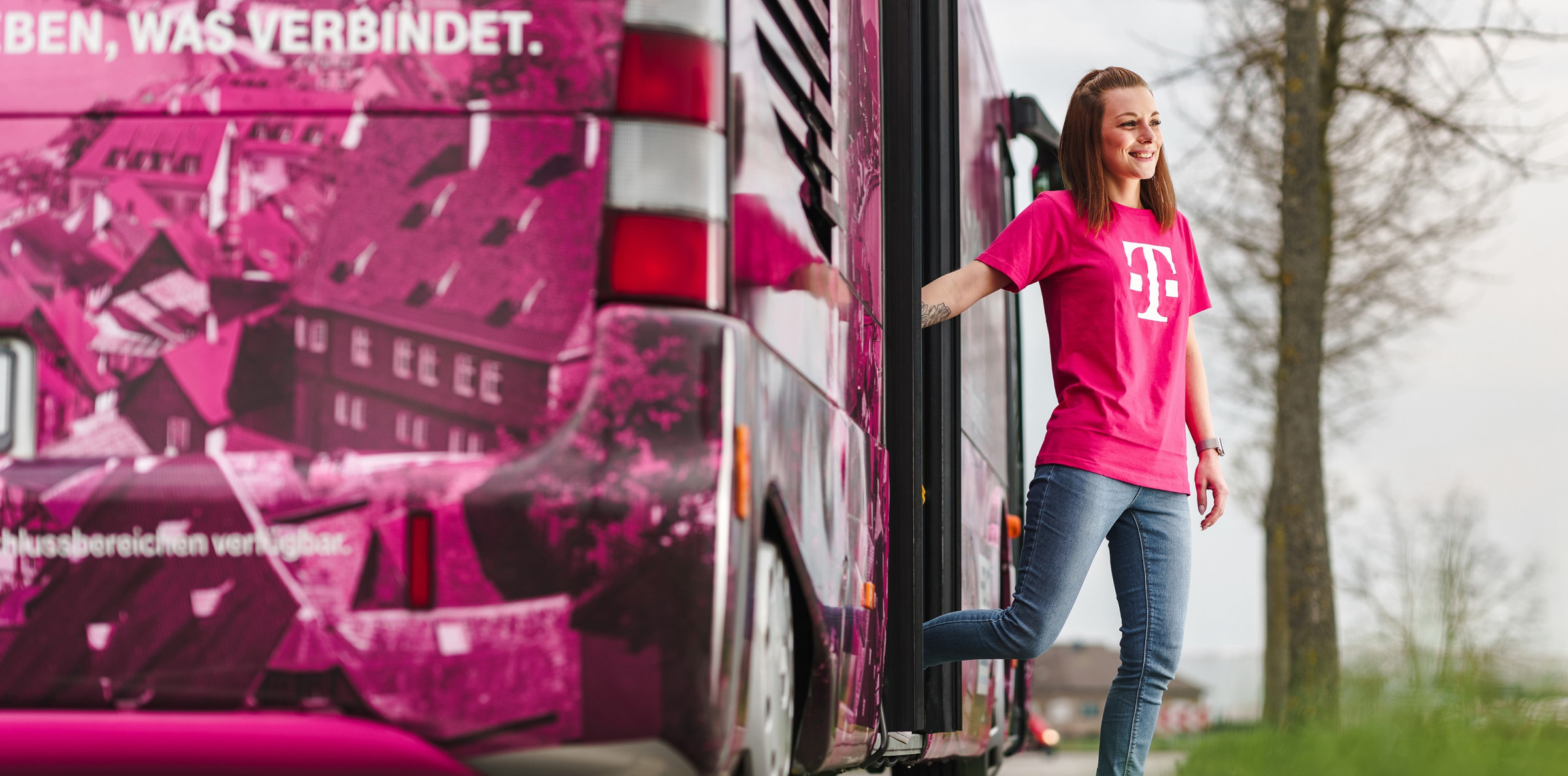 Das Infomobil in einem Stadtzentrum, fotografiert von oben